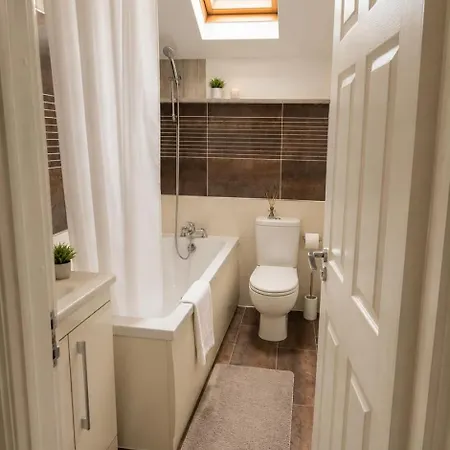 Stylish Flat With Free Private Parking * Leeds (West Yorkshire)
